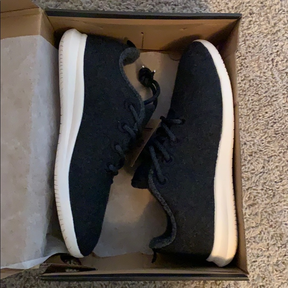 Brand new Men’s AllBird wool runners Size 10
